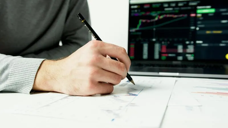 como la ia esta transformando empresas medianas finanzas grafico lapiz